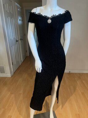 VINTAGE 90'S CELAVIE LACE OFF SHOULDER GOWN SIZE 7/8 - XSMALL